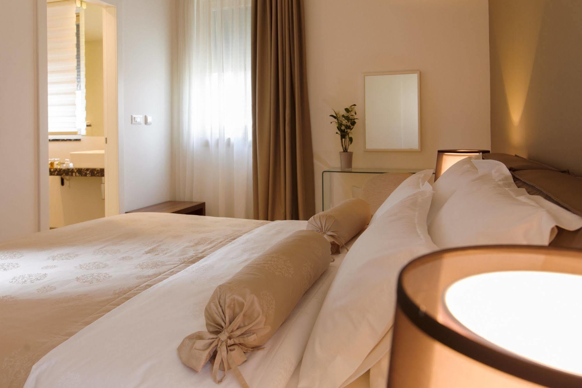 Hotel de apartamente By Vestibul Palace 4*